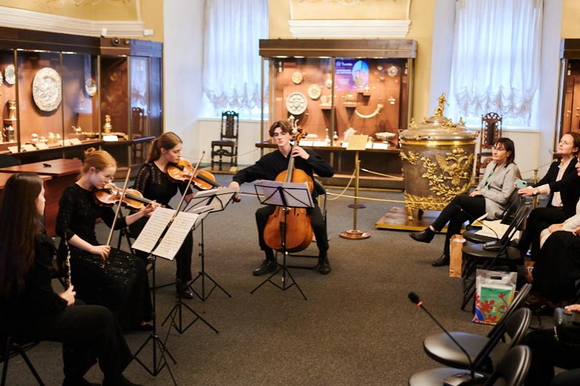 Музыкальный подарок от студентов Академического музыкального училища при Московской государственной консерватории