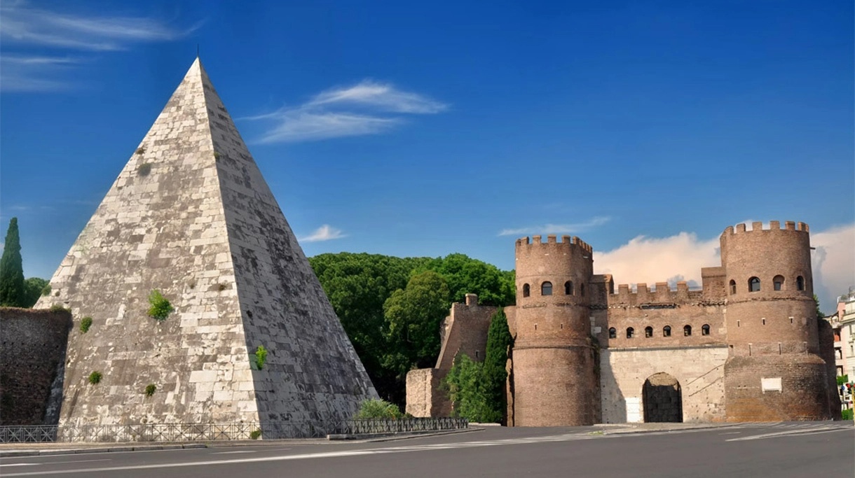 Пирамида Цестия и стена Аврелиана