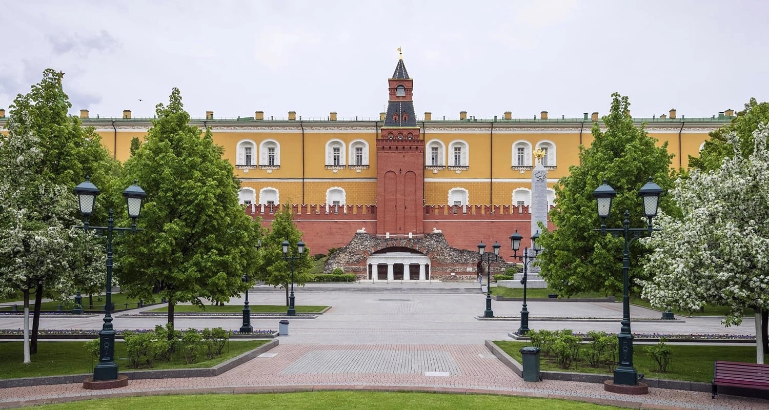 Средняя Арсенальная башня.webp