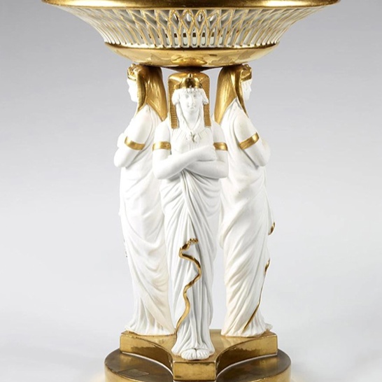 Ваза с основанием в виде трех фигур египтянок