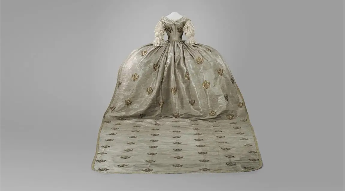 Платье коронационное императрицы Екатерины II (баннер к экскурсии).webp