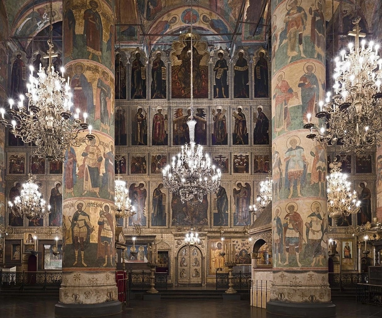 Интерьер Успенского собора.webp