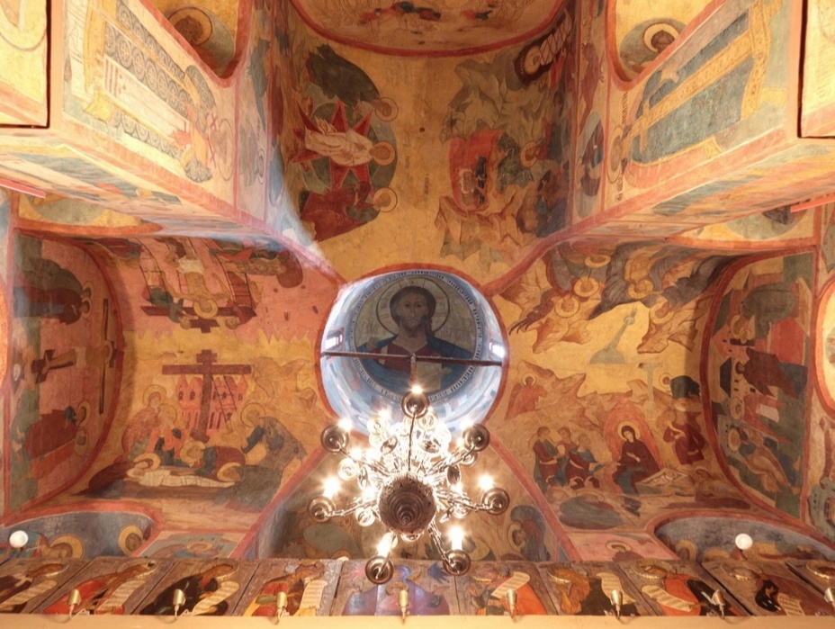 Купол и своды церкви Ризположения.webp