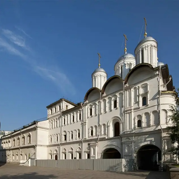 Здание Патриарших палат с церковью Двенадцати апостолов, южный фасад.webp