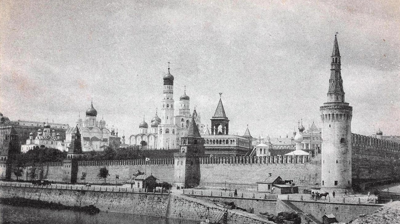 Тематическая экскурсия "Московский Кремль. Век ХХ. Люди и судьбы"