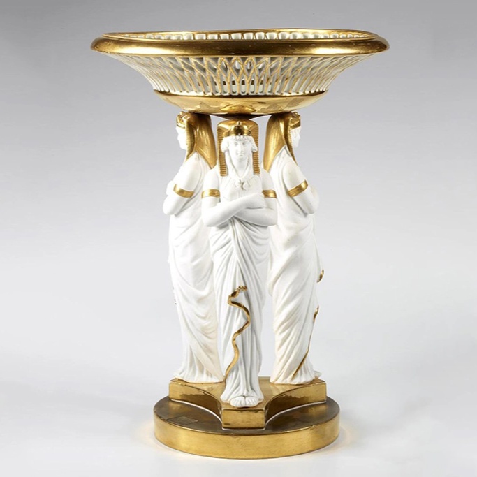 Ваза с основанием в виде трех фигур египтянок