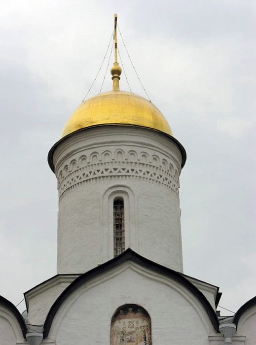Барабан главы и купол церкви Ризположения.