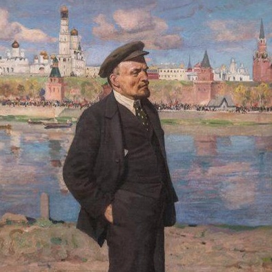 В.И.Ленин на фоне Кремля.webp