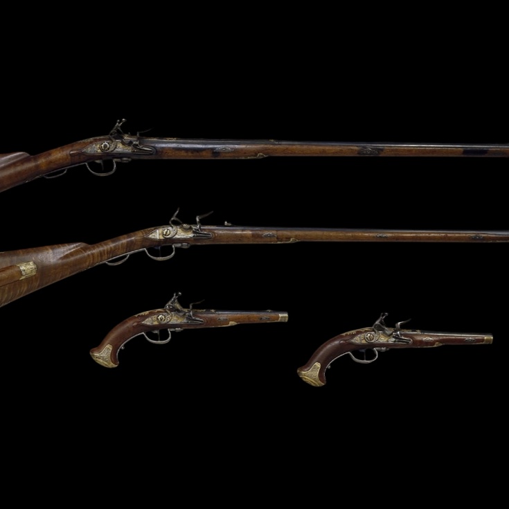Ружье охотничье казнозарядное из гарнитура. Пистолет казнозарядный с ударно-кремневым замком из гарнитура.webp