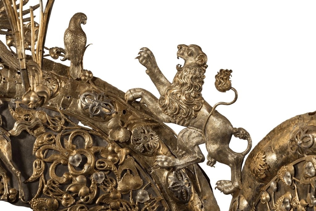 Деталь двойного трона.webp