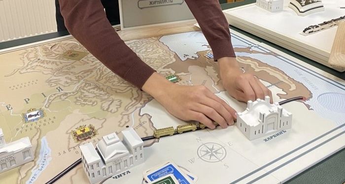 Поезд въезжает в город Харбин