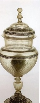 Сосуд из захоронения первой царицы Марфы Васильевны (Собакиной).webp