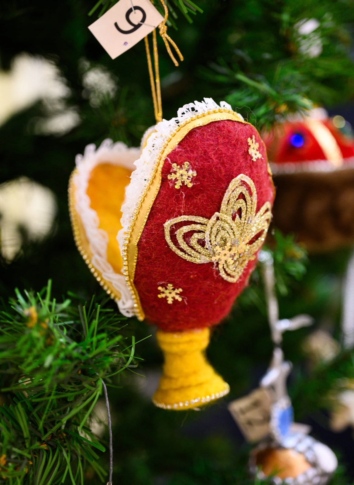 II место – Торикова Виктория, 14 лет.  «Пасхальное яйцо Фаберже “Весенние цветы”»