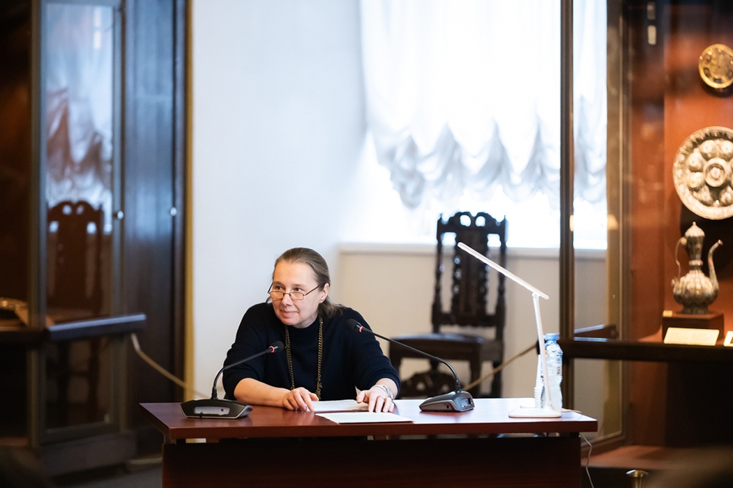 Н.А. Смирнова с докладом  «Сохраненное наследие исчезнувшей обители. Богослужебные облачения из ризницы Златоустовского монастыря в Москве в собрании Музеев Московского Кремля»