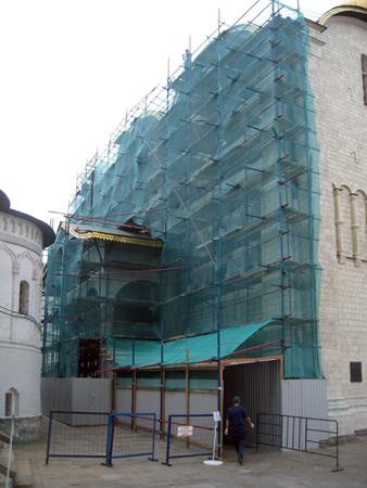 Установка лесов для производства работ на западном фасаде собора