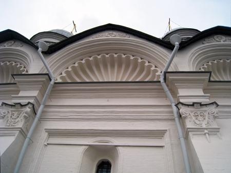 Фрагмент южного фасада собора после реставрации