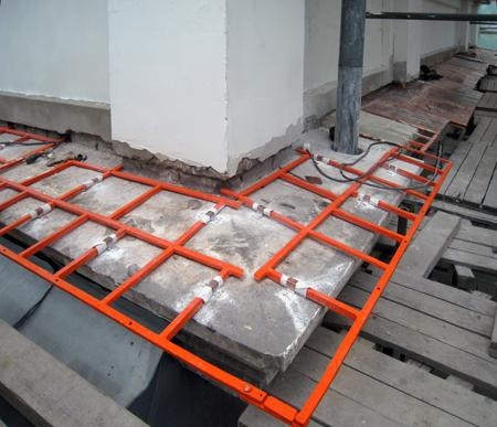 Установка отреставрированной обрешётки на карниз и окрытие его медью