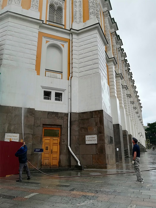Завершение работ по промывке юго-западного и южного фасадов