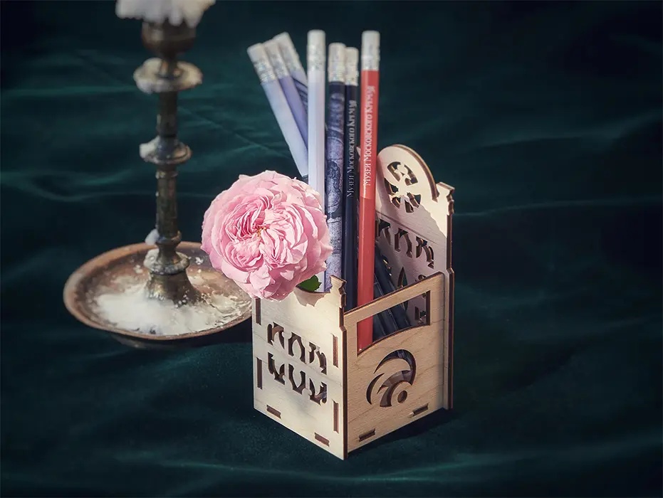 Деревянная карандашница