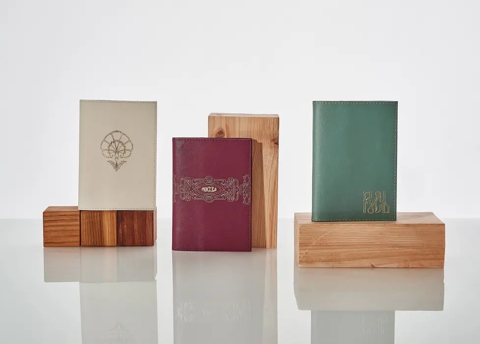 Кожаная обложка для паспорта