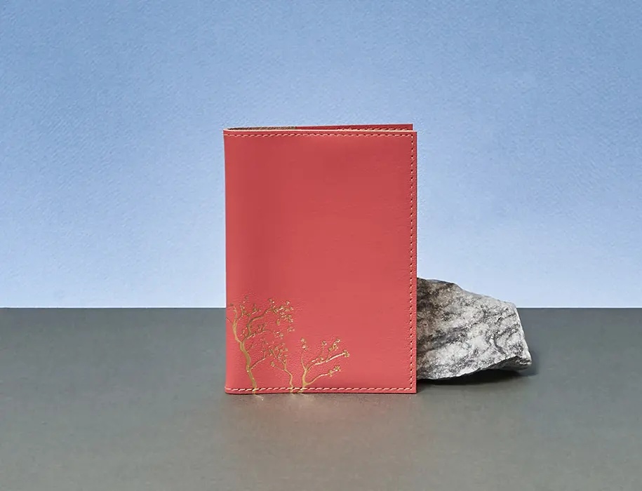 Кожаная обложка для паспорта