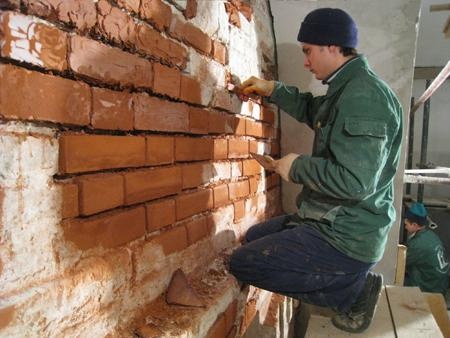 Реставрация древней кладки восточной стены пристройки