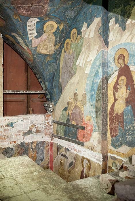 Северо-западный угол соборной ризницы в процессе исследований