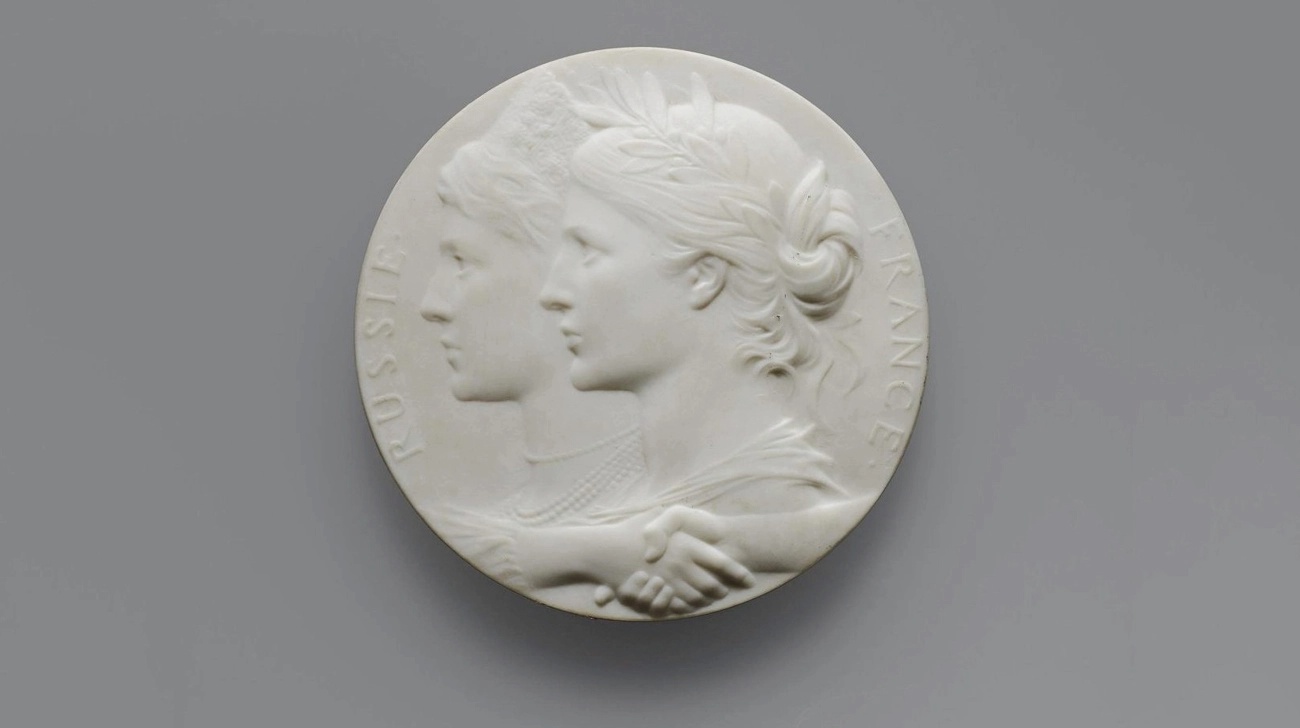 Медаль в память посещения императором Николаем II Севрской мануфактуры в 1896 г.