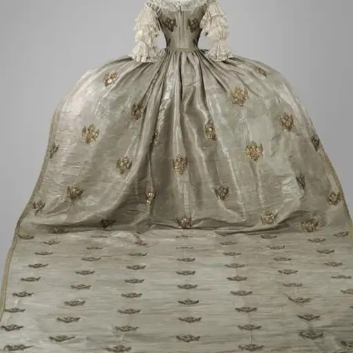 Платье коронационное императрицы Екатерины II (баннер к экскурсии).webp