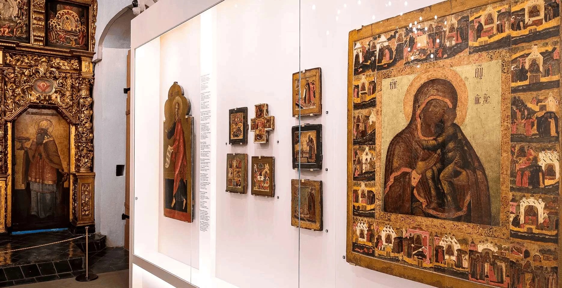 Экспозиция икон в Церкви двенадцати апостолов.webp