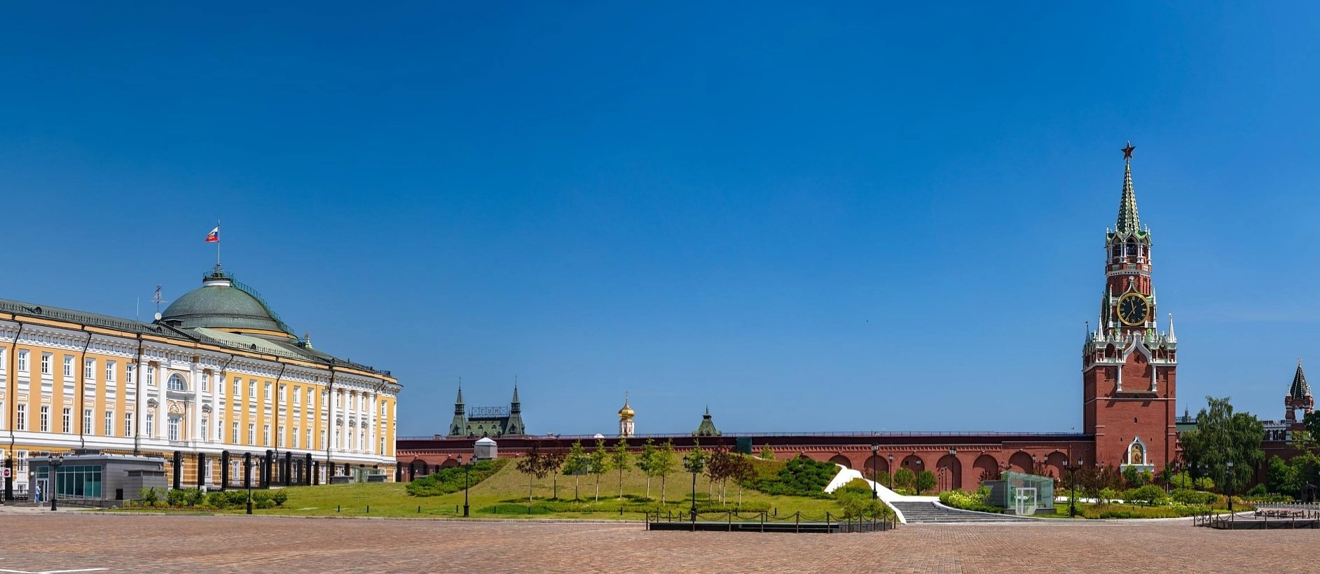 Сенат и Спасская башня.webp