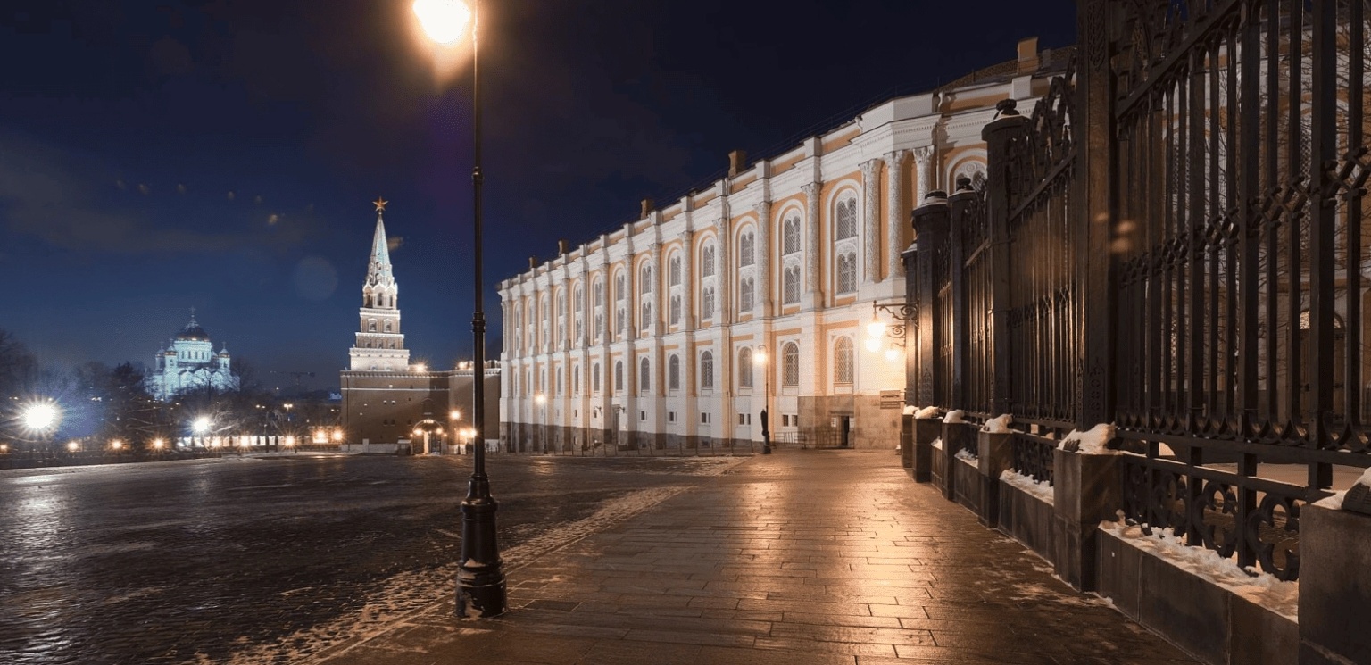 Оружейная палата, вечер.webp