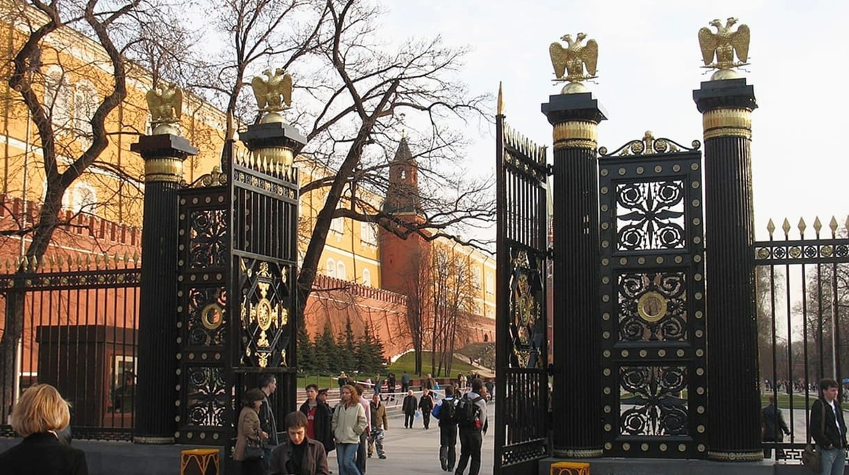 Александровский сад — мемориал двух Отечественных войн слайдер (1).webp