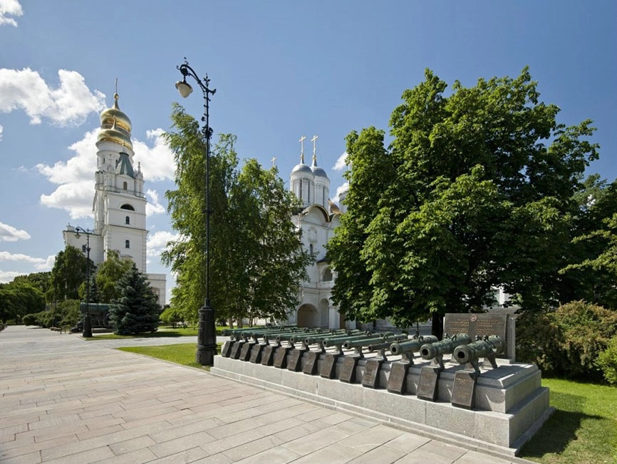 Экспозиция русских пушек XVII - начала XVIII века.
