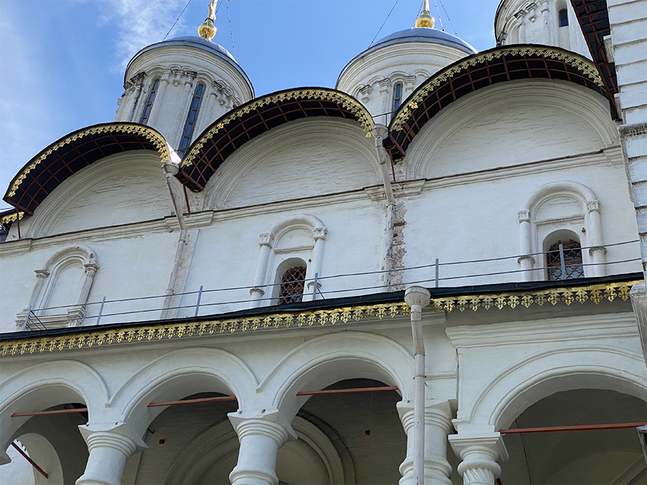 Металлическое ограждение крыши Северной галереи после производства работ