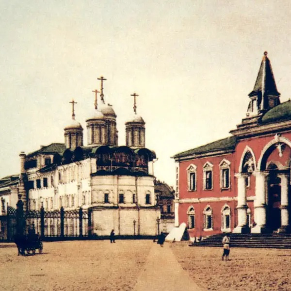 Вид на Патриаршие палаты с церковью Двенадцати апостолов и Чудов монастырь..webp