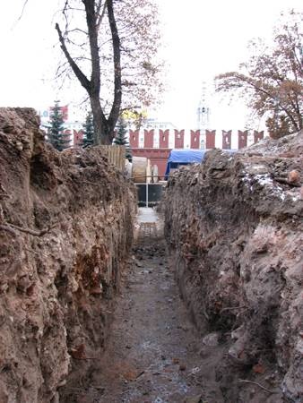 Траншея в тайницком саду