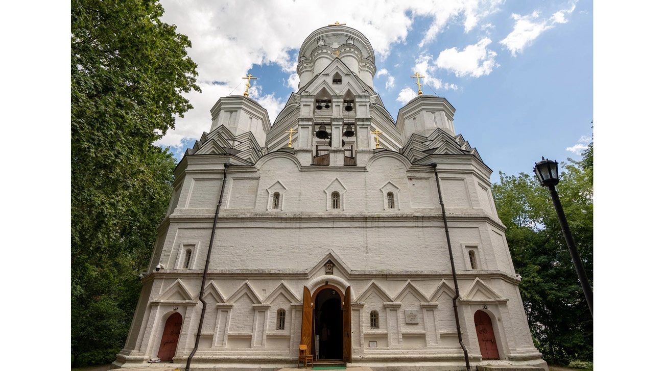 Церковь Усекновения главы Иоанна Предтечи в Дьякове.webp