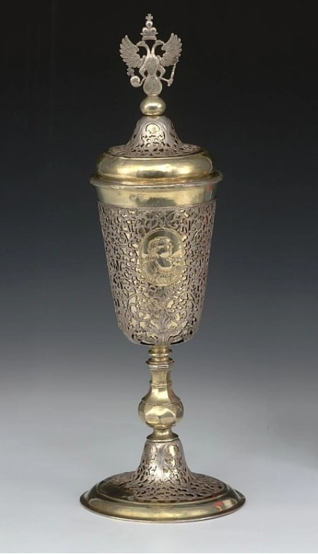 Кубок с крышкой