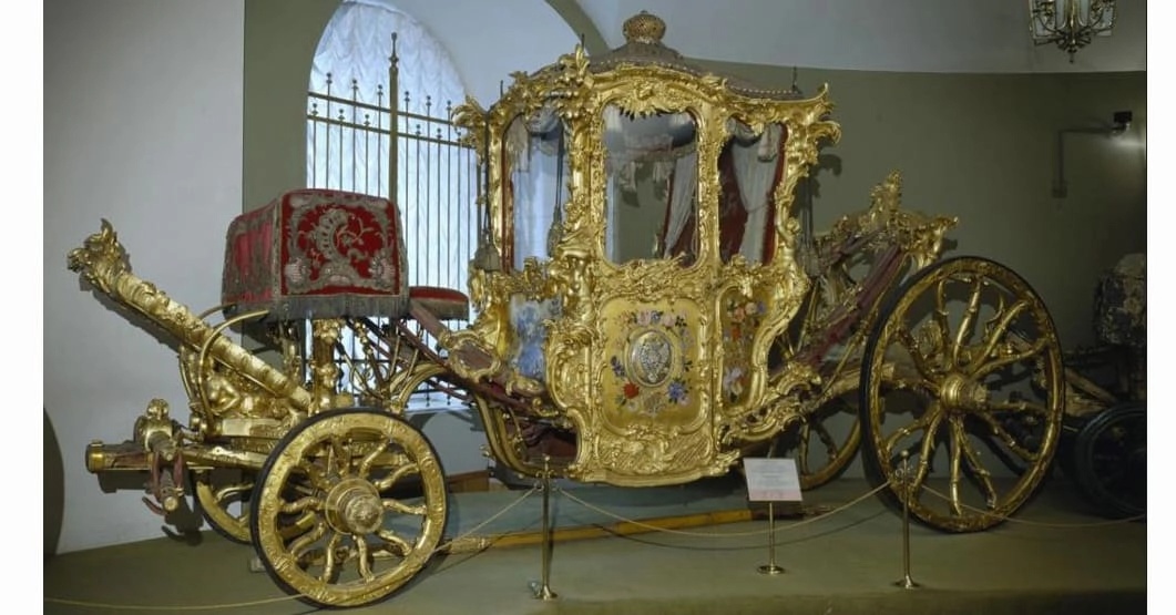 Карета двухместная типа сoupe