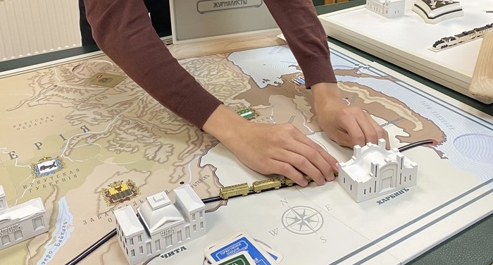 Поезд въезжает в город Харбин