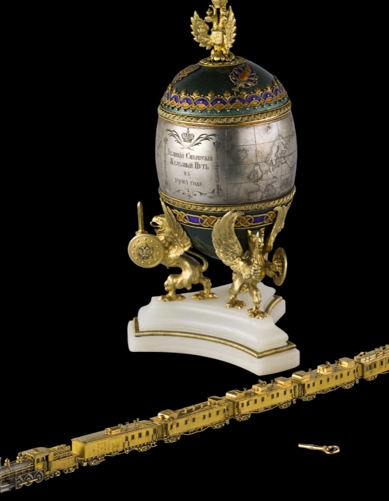 Яйцо пасхальное с моделью поезда.webp