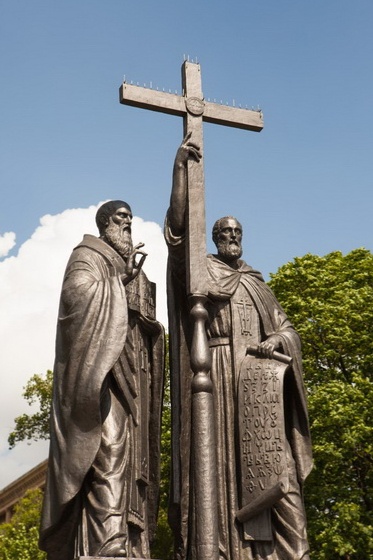 Памятник Кириллу и Мефодию