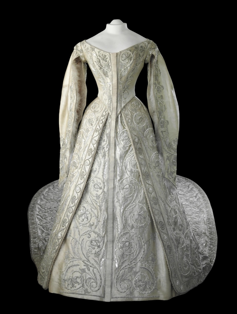 Коронационное платье императрицы Александры Федоровны.webp