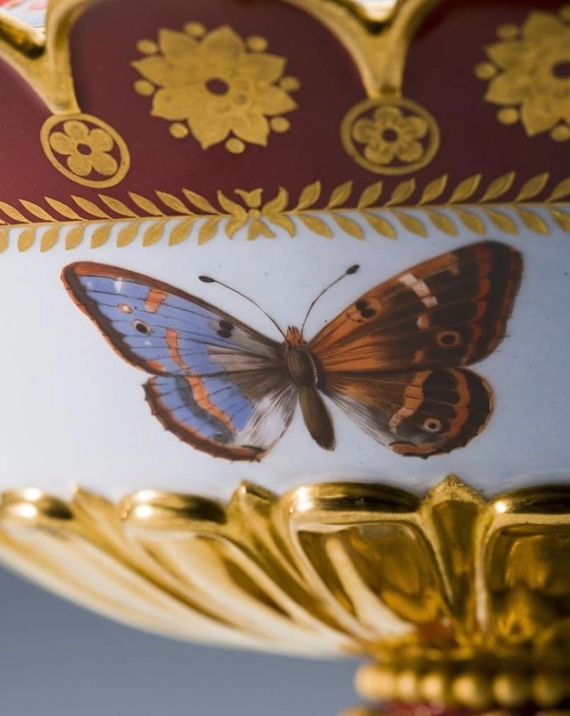 Сахарница с крышкой. Фрагмент