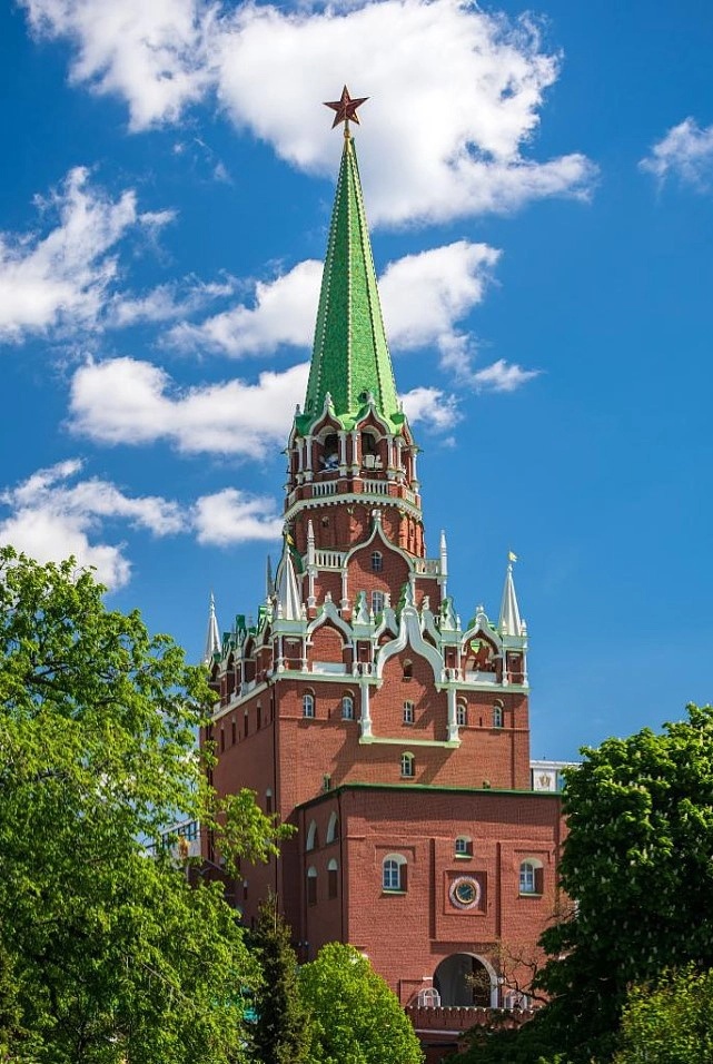 Троицкая башня.webp