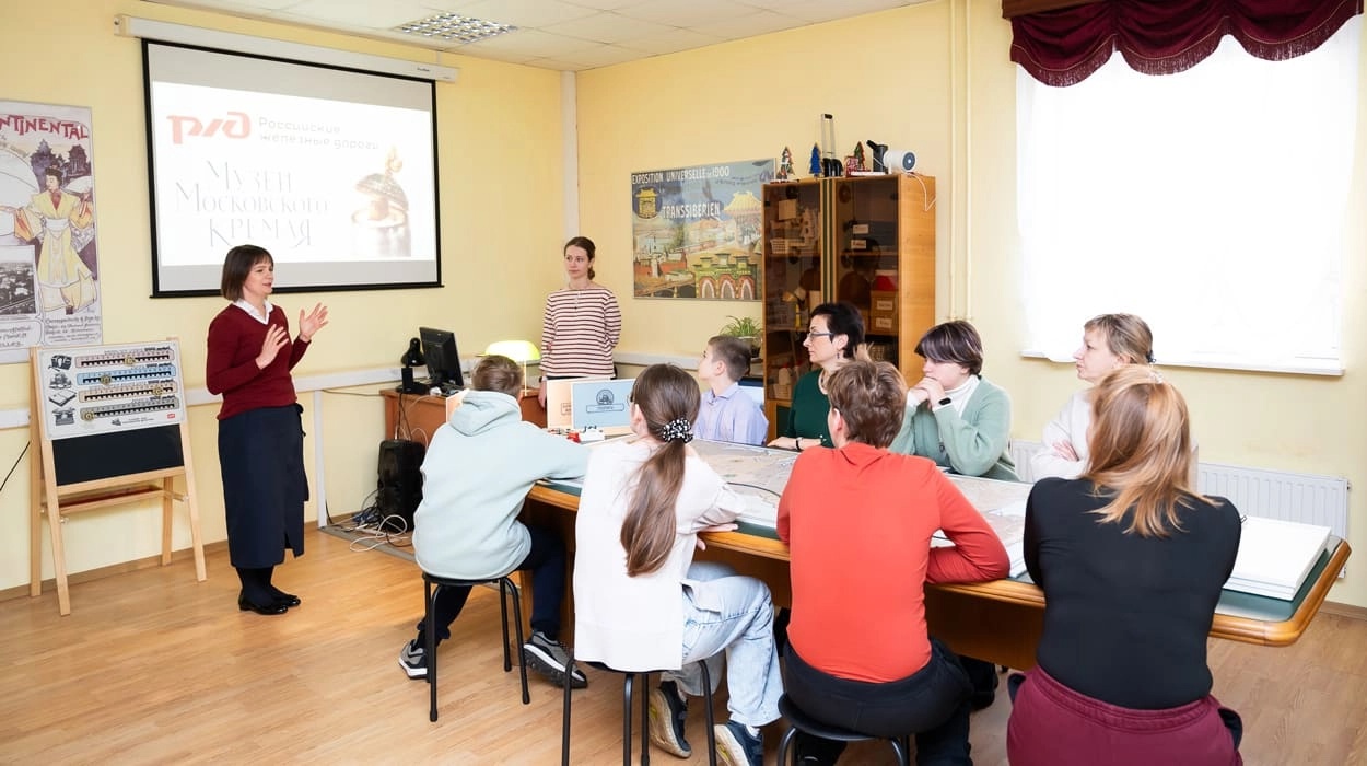 Программа начинается с истории транспорта и первых железных дорог в России