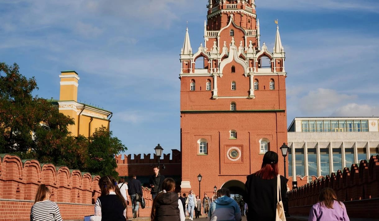 кремль и дети.webp