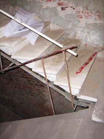 Устройство новой лестницы для посетителей