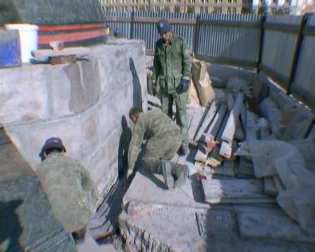 Устройство дренажной системы по наружному периметру постамента